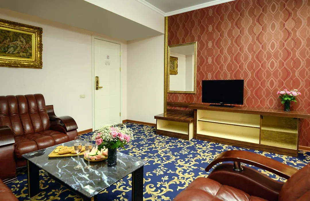 Royal Plaza By Stellar Hotels, Yerevan-1