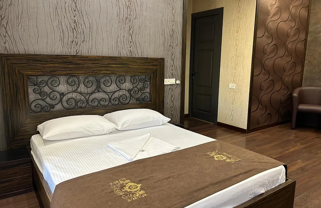 Hotel Roma & Tours-1